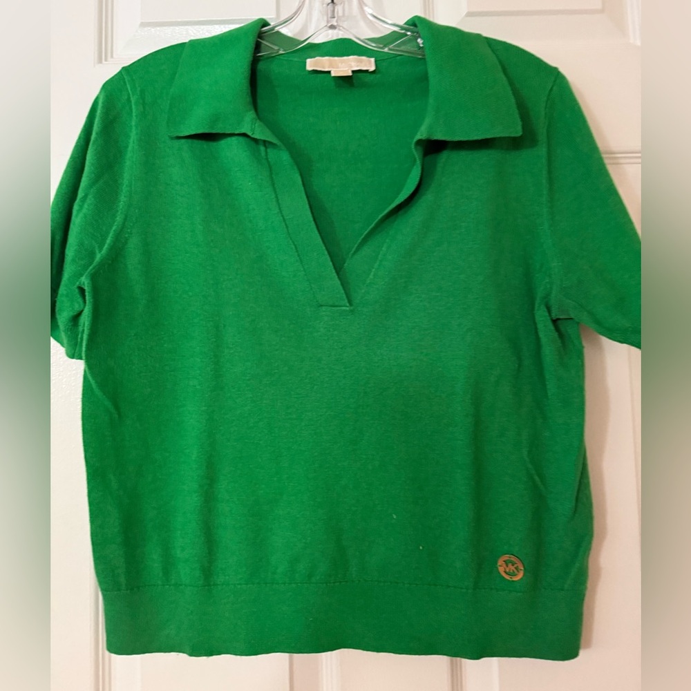T223- Michael Kors Vibrant Green V-Neck Sweater